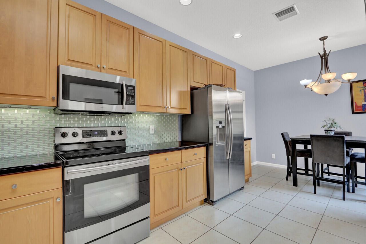 9531 Crescent View Drive N, Boynton Beach, FL 33437 Photo