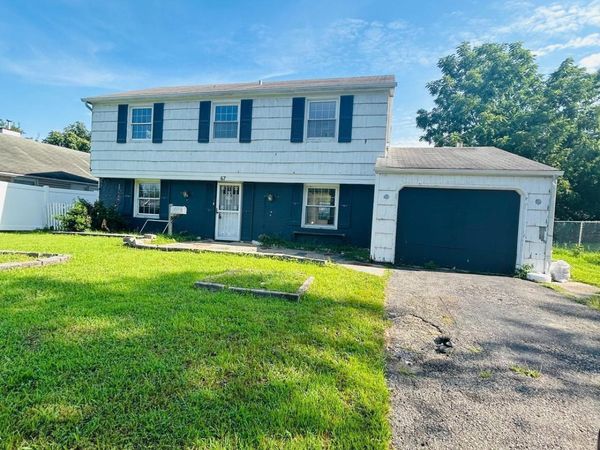 67 Parish Lane, Willingboro, NJ 08046