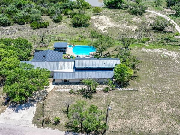 193 DORIS DR, Kerrville, TX 78028