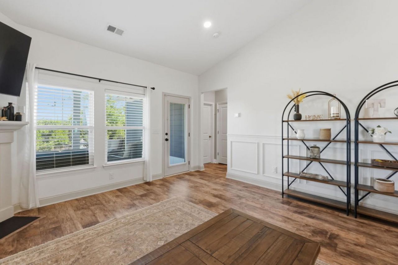 350 Babylon Pine Dr. Photo 6