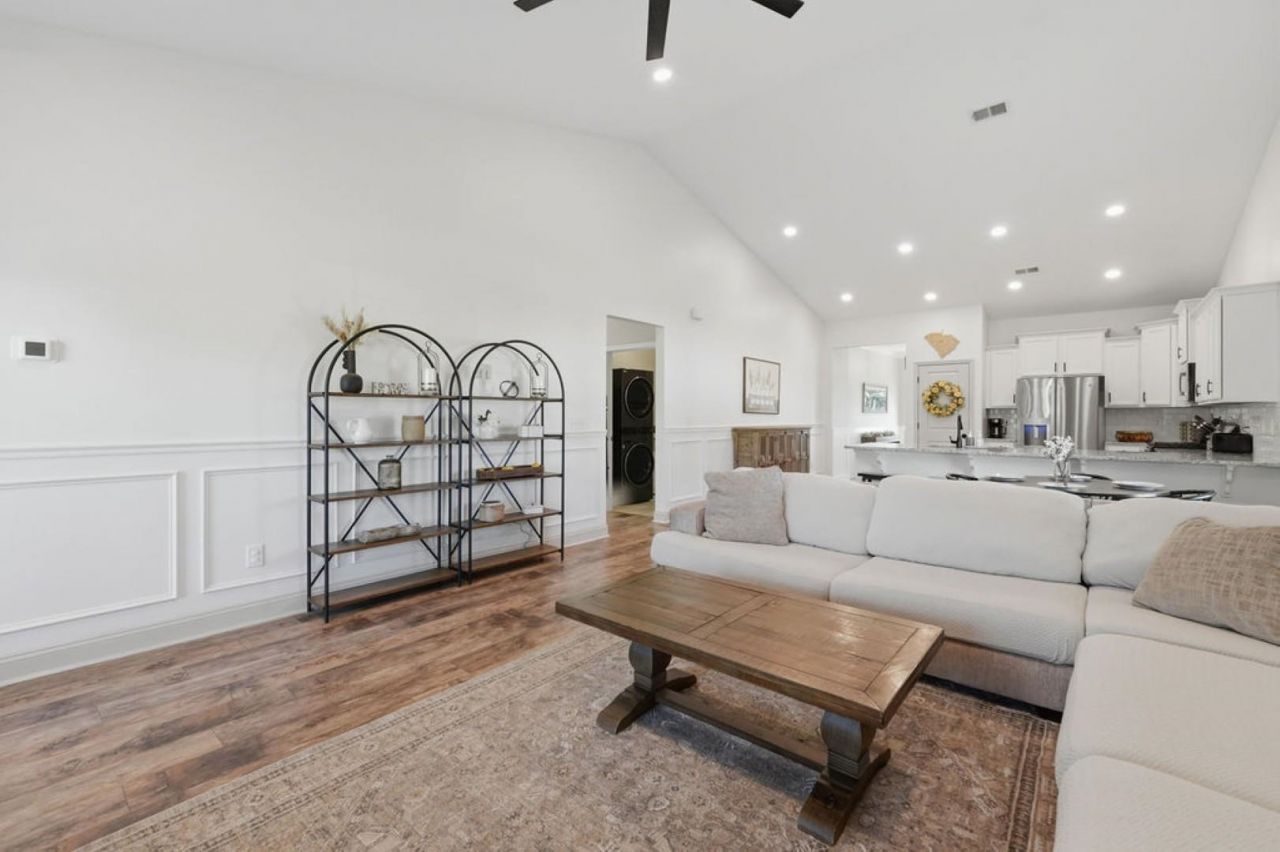 350 Babylon Pine Dr. Photo 7