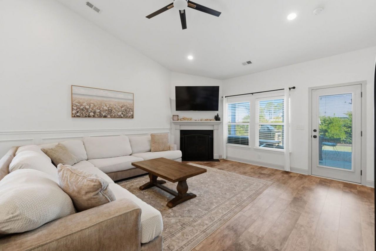 350 Babylon Pine Dr. Photo 8