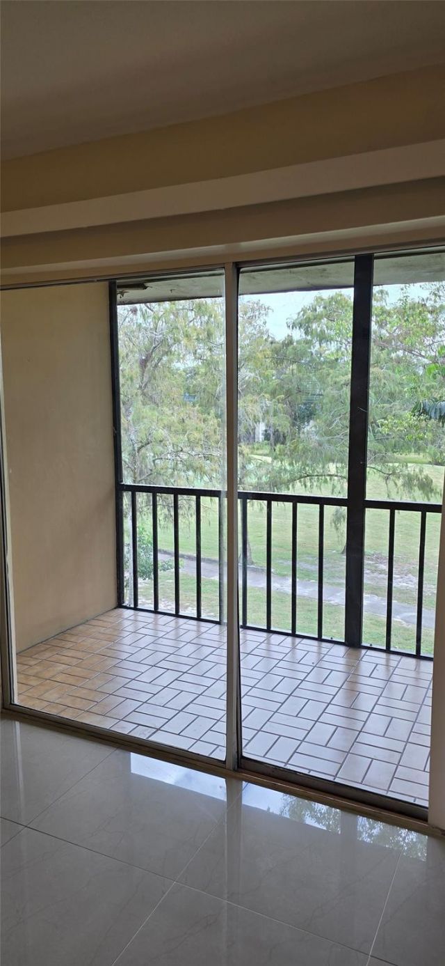 8000 S Colony Circle, Unit 309, Tamarac, FL 33321 Photo