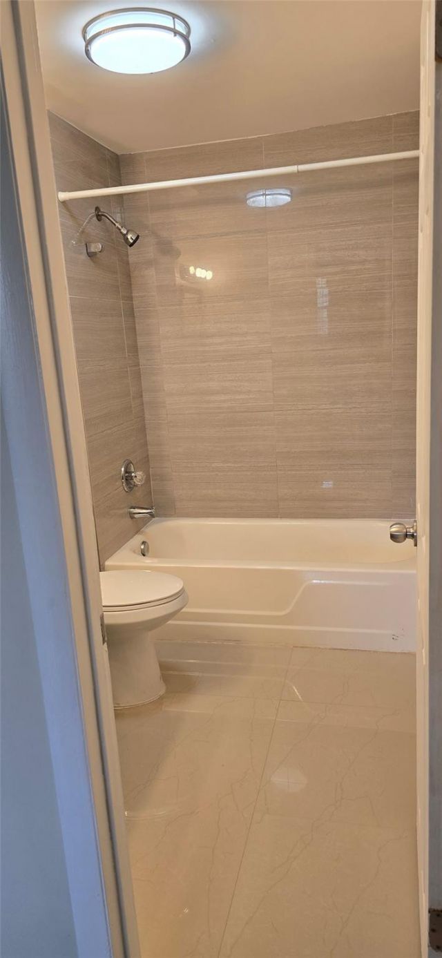 8000 S Colony Circle, Unit 309, Tamarac, FL 33321 Photo