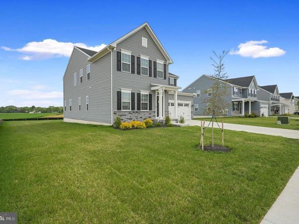 200 CHARLESTON CIRCLE , DOVER, DE 19904