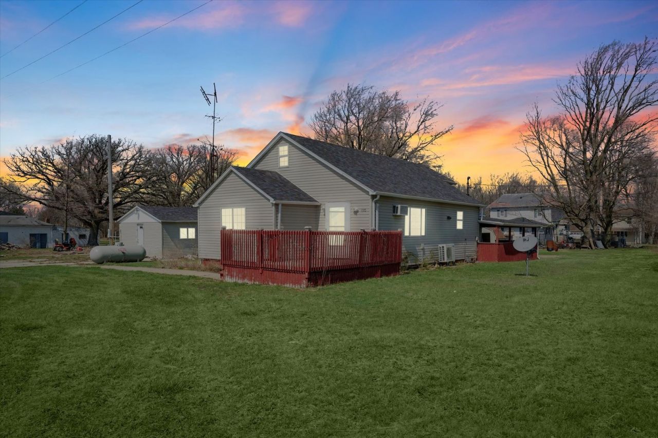 110 W State Route 54 Road, Roberts, IL 60962 Main Photo