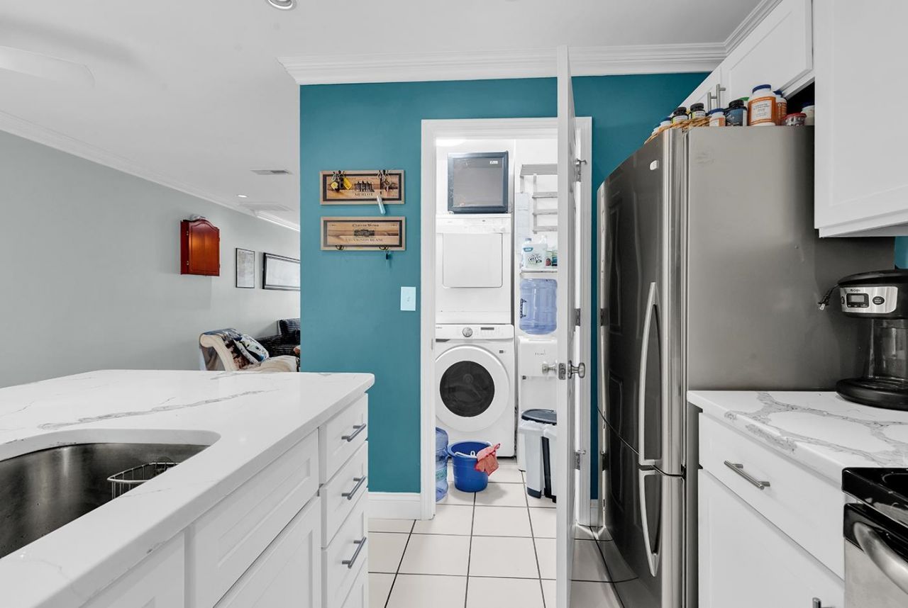 3555 Chestnut Dr. Photo 11