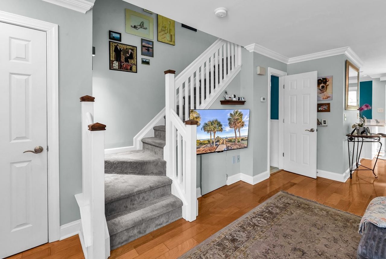3555 Chestnut Dr. Photo 4