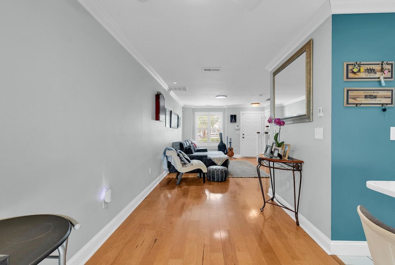 3555 Chestnut Dr. Photo 7