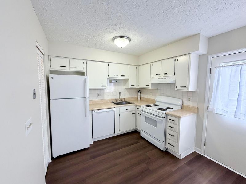 1953 Slaton Court, Columbus, OH 43235 Photo 3