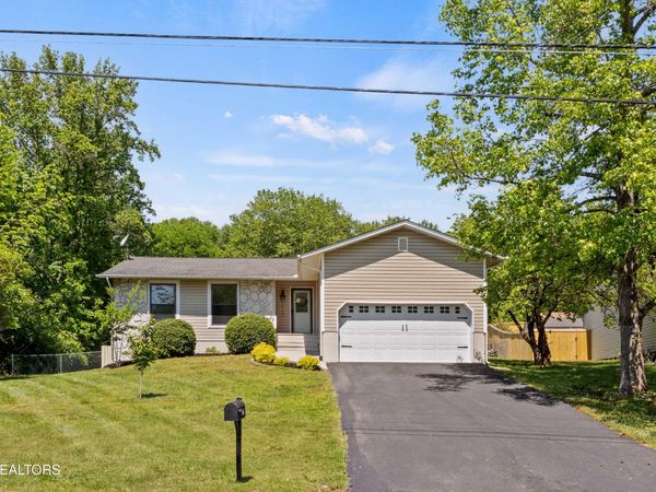 10125 Oak Creek Lane, Knoxville, TN 37932