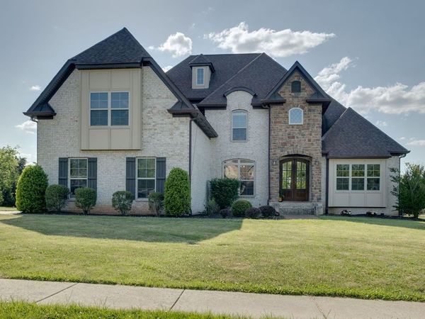 902 Larkspur Ln , Lebanon, TN 37087