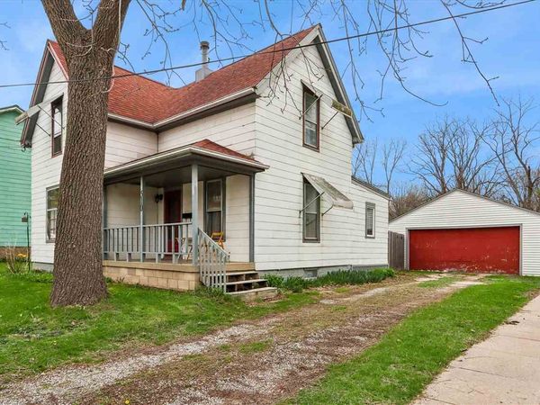 510 N Dodge, Iowa City, IA 52245