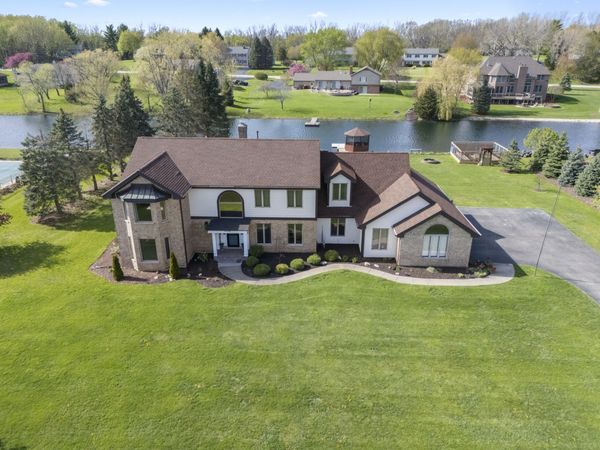 2208 Crystal Circle , Crystal Lake, IL 60012