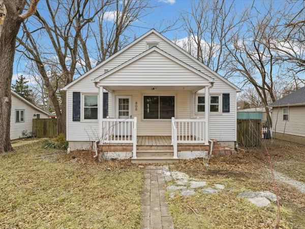 808 W William Street , Monticello, IL 61856