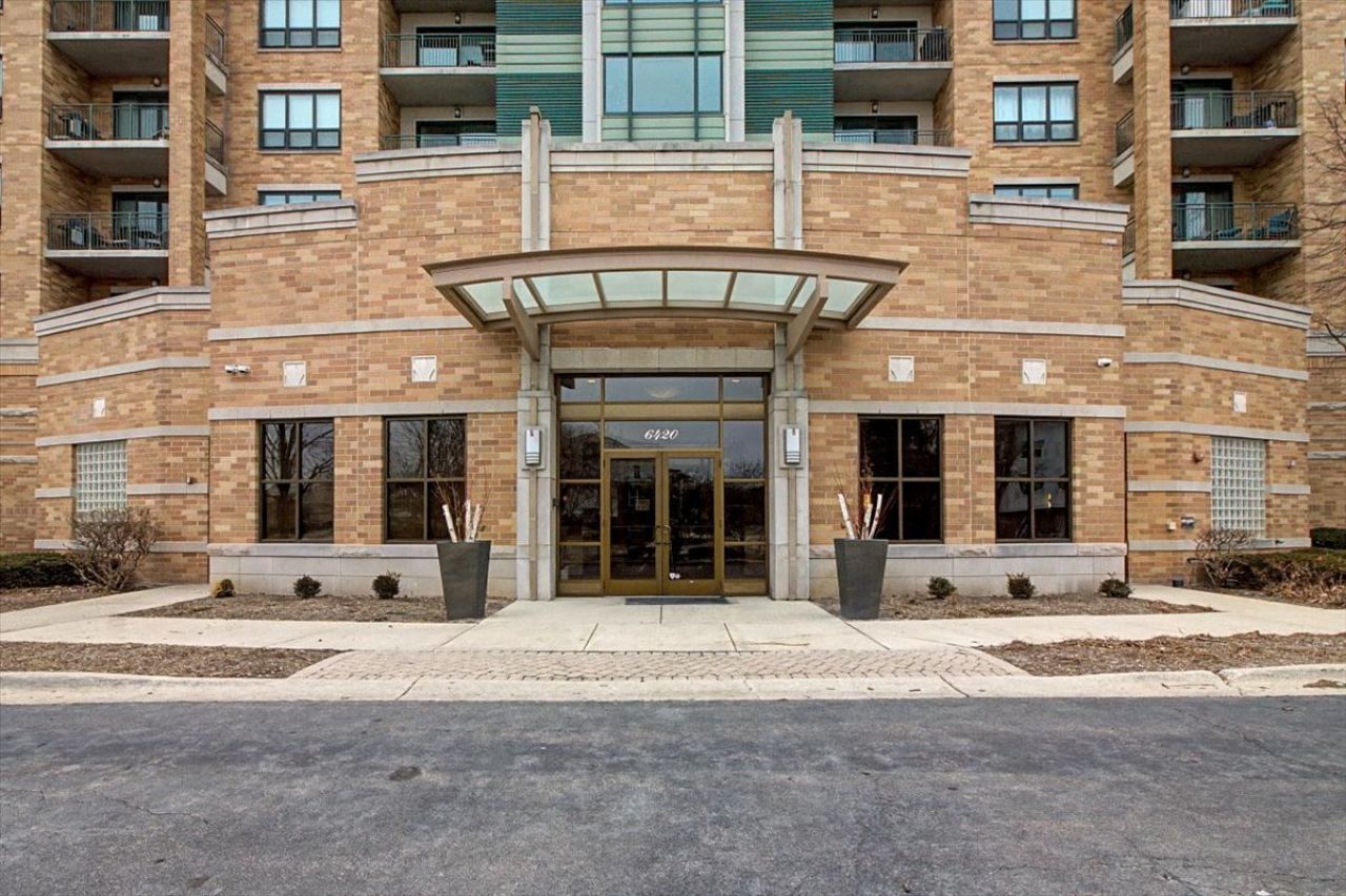6420 Double Eagle Drive, Unit 801, Woodridge, IL 60517 Main Photo