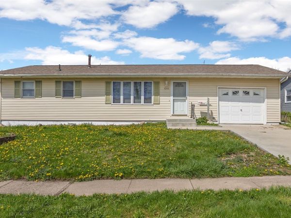 1310 G Avenue , Marion, IA 52302