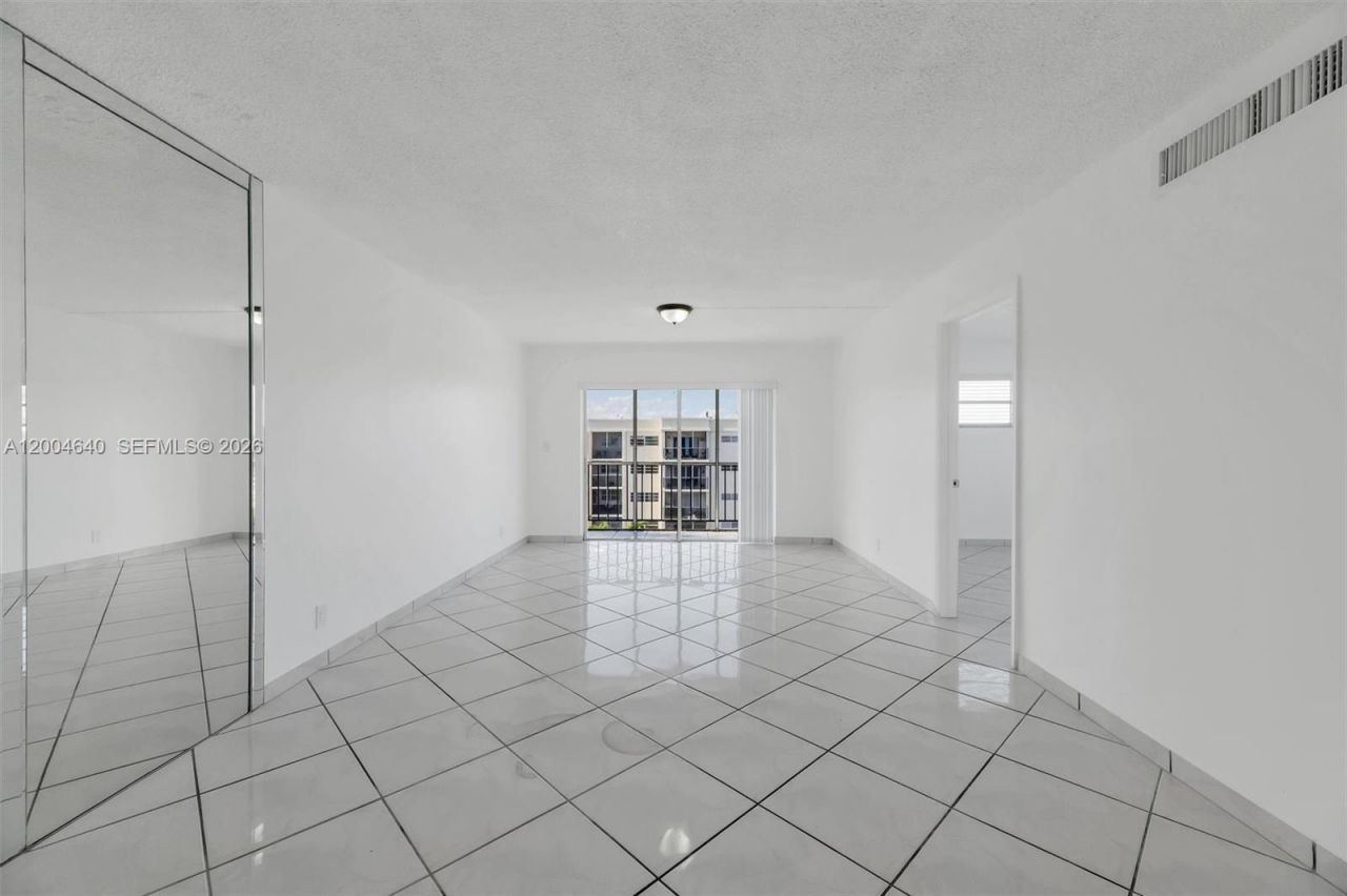 220 SW 9th Ave, Unit 501, Hallandale Beach, FL 33009 Photo