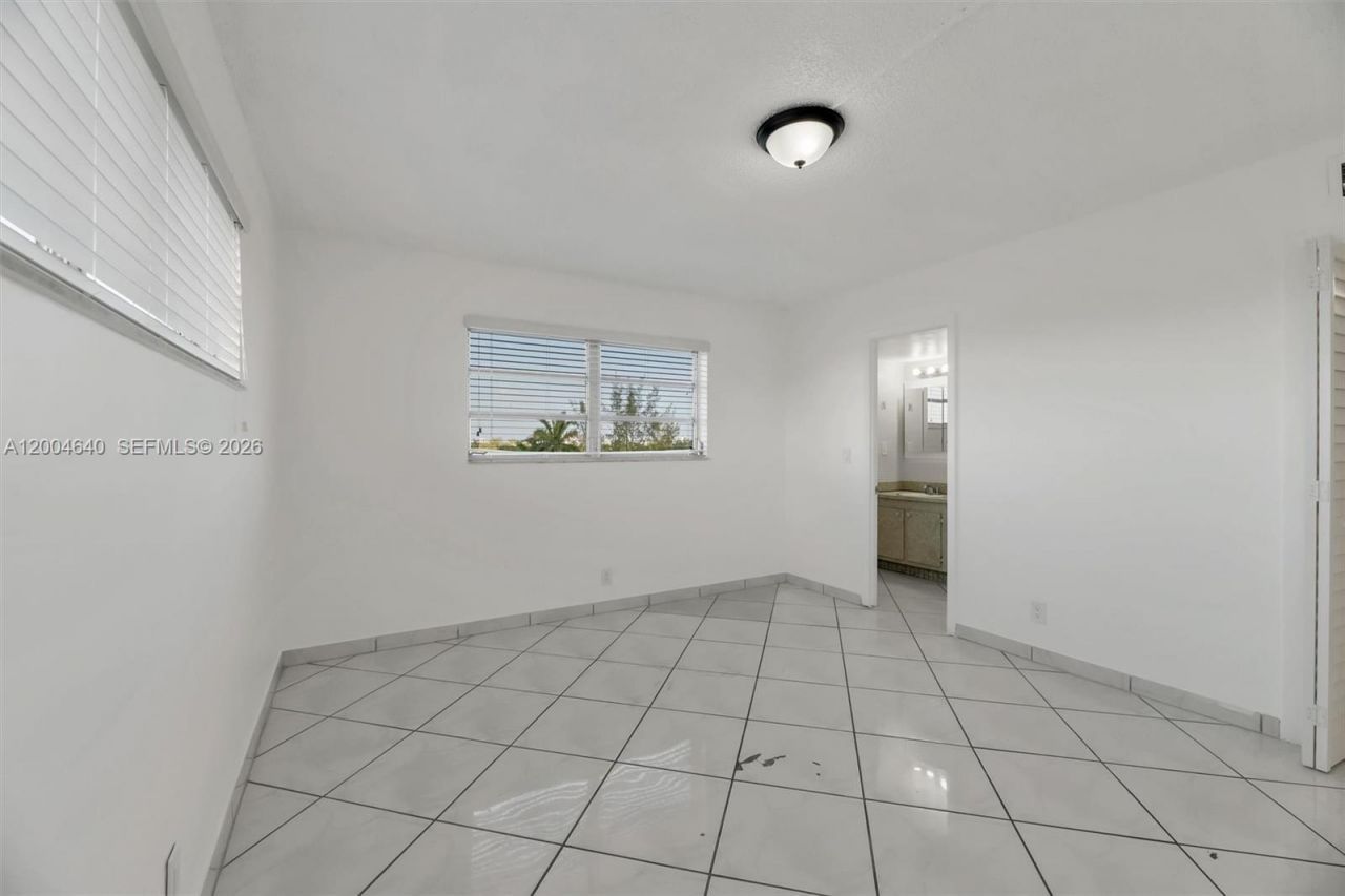 220 SW 9th Ave, Unit 501, Hallandale Beach, FL 33009 Photo