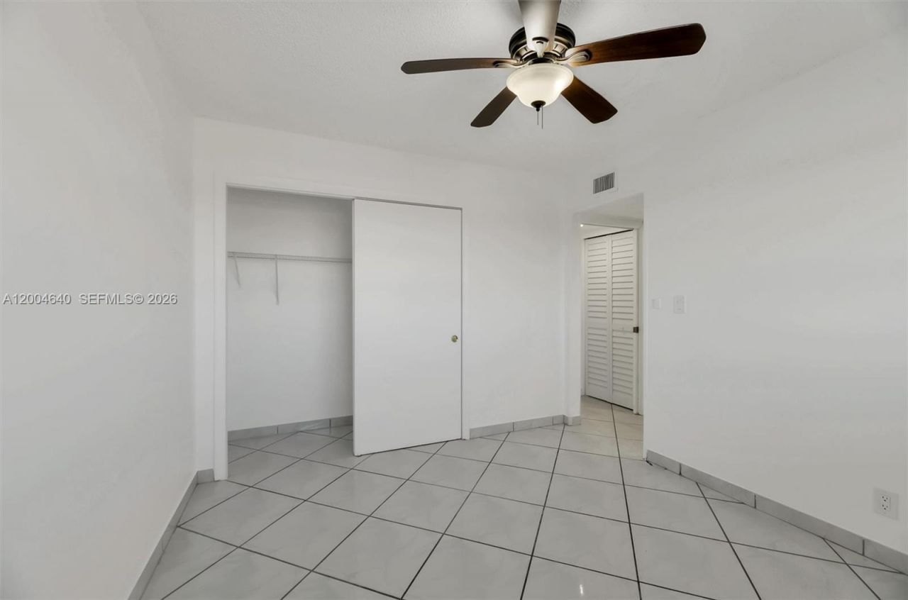 220 SW 9th Ave, Unit 501, Hallandale Beach, FL 33009 Photo