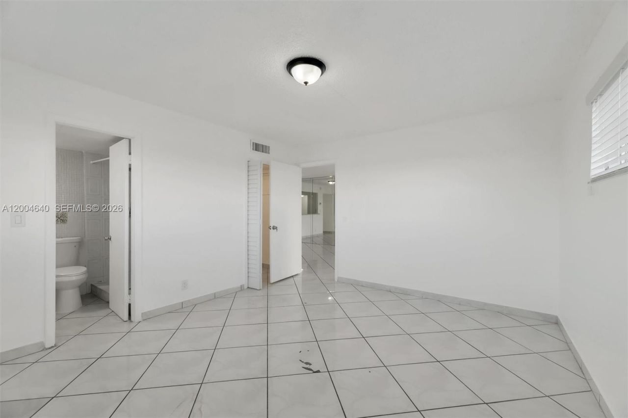 220 SW 9th Ave, Unit 501, Hallandale Beach, FL 33009 Photo