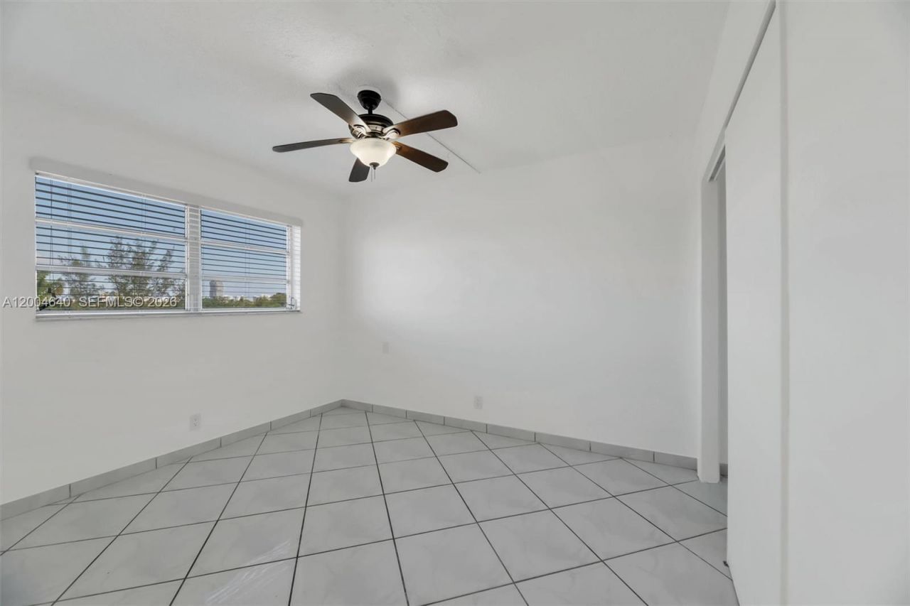 220 SW 9th Ave, Unit 501, Hallandale Beach, FL 33009 Photo