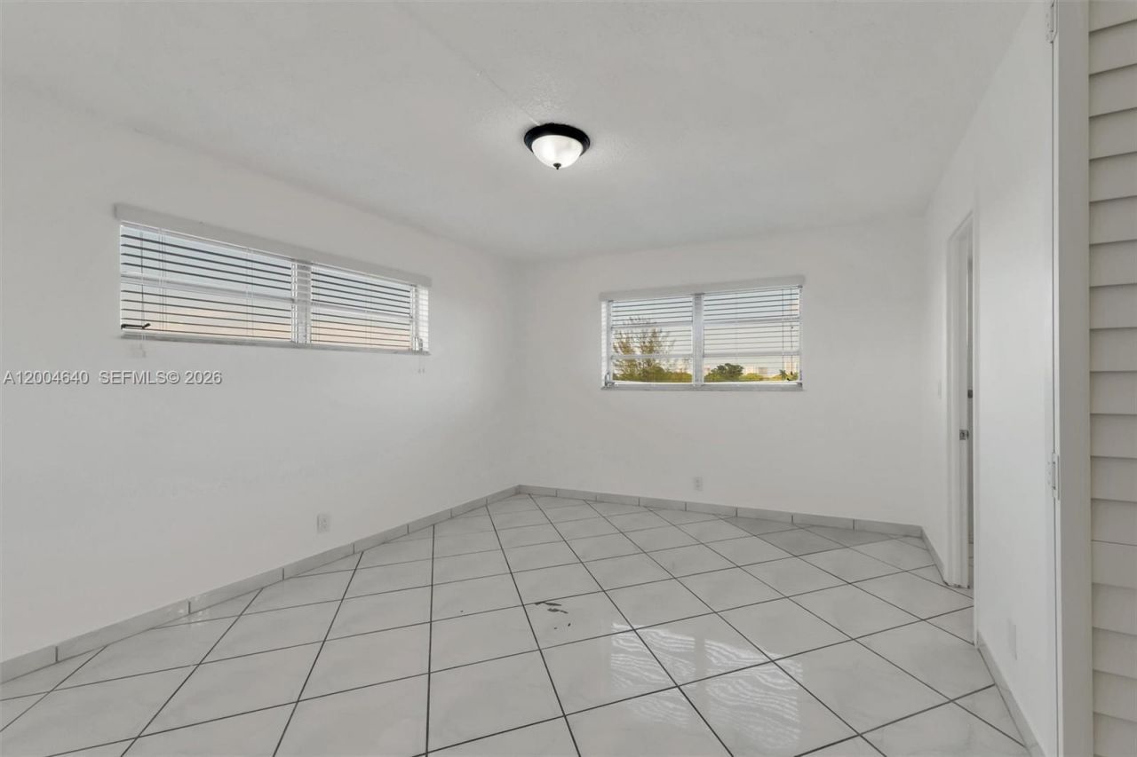 220 SW 9th Ave, Unit 501, Hallandale Beach, FL 33009 Photo