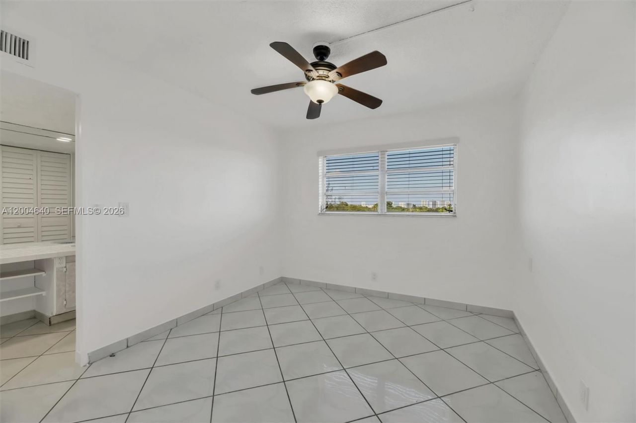 220 SW 9th Ave, Unit 501, Hallandale Beach, FL 33009 Photo