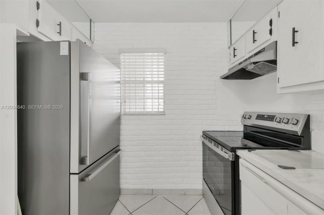 220 SW 9th Ave, Unit 501, Hallandale Beach, FL 33009 Photo