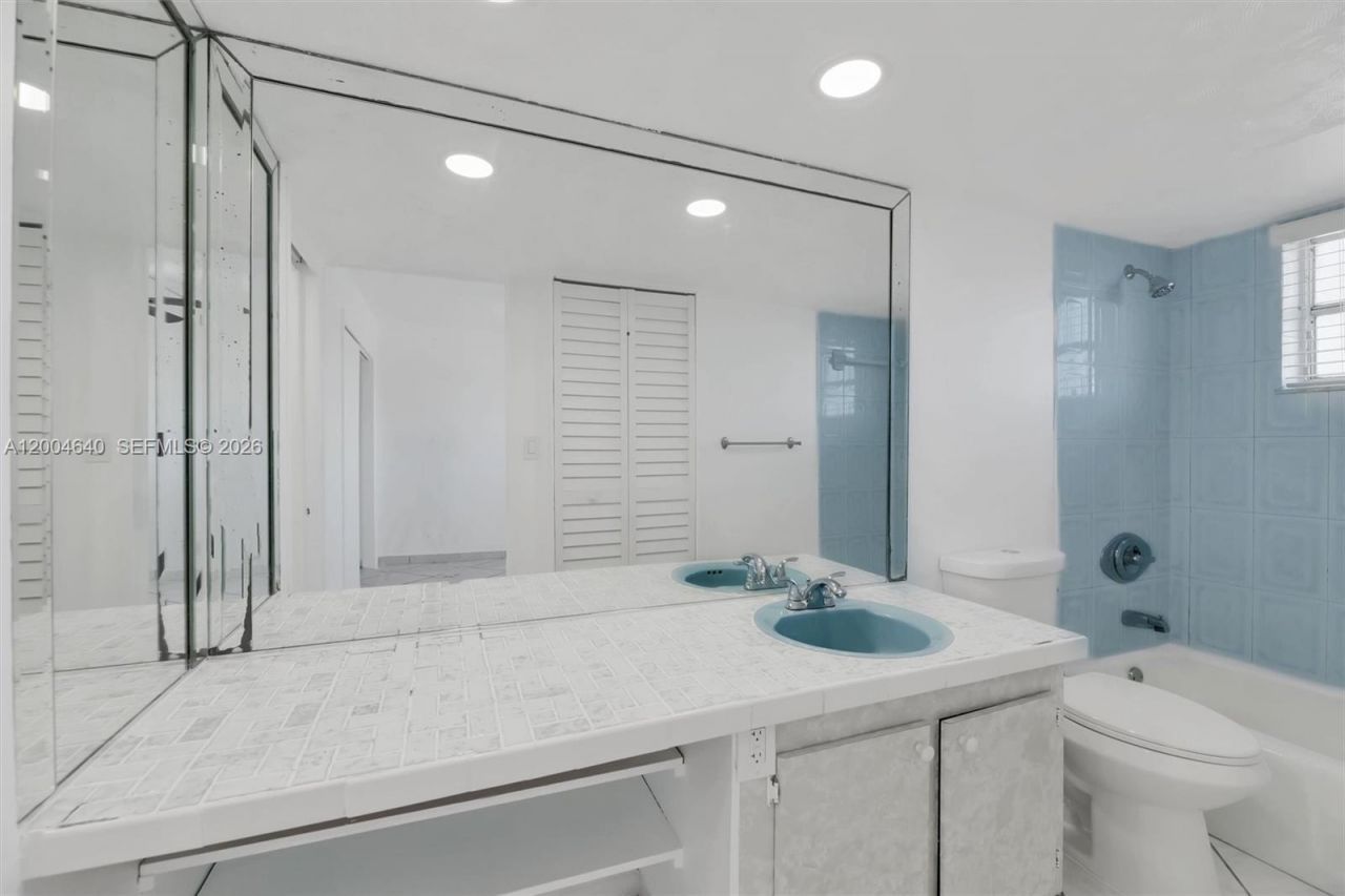 220 SW 9th Ave, Unit 501, Hallandale Beach, FL 33009 Photo