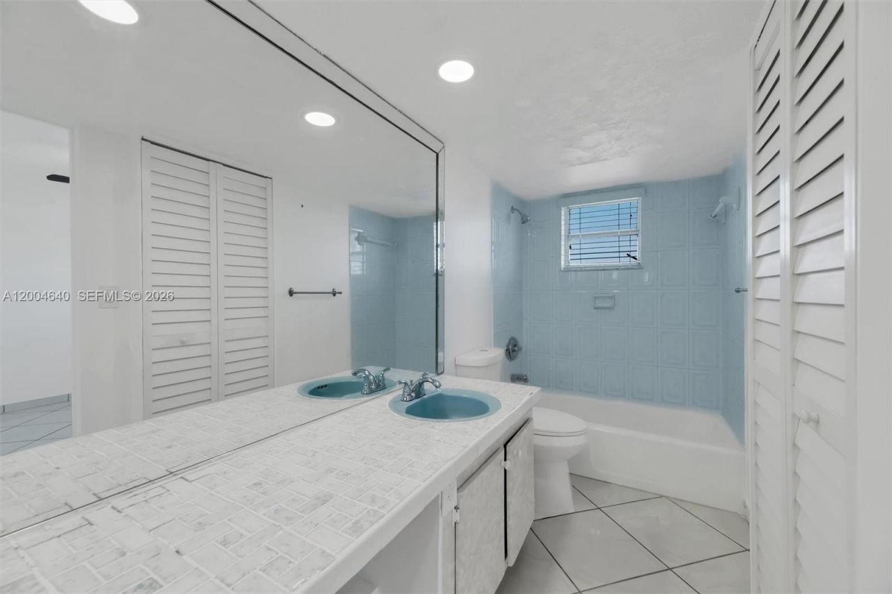 220 SW 9th Ave, Unit 501, Hallandale Beach, FL 33009 Photo