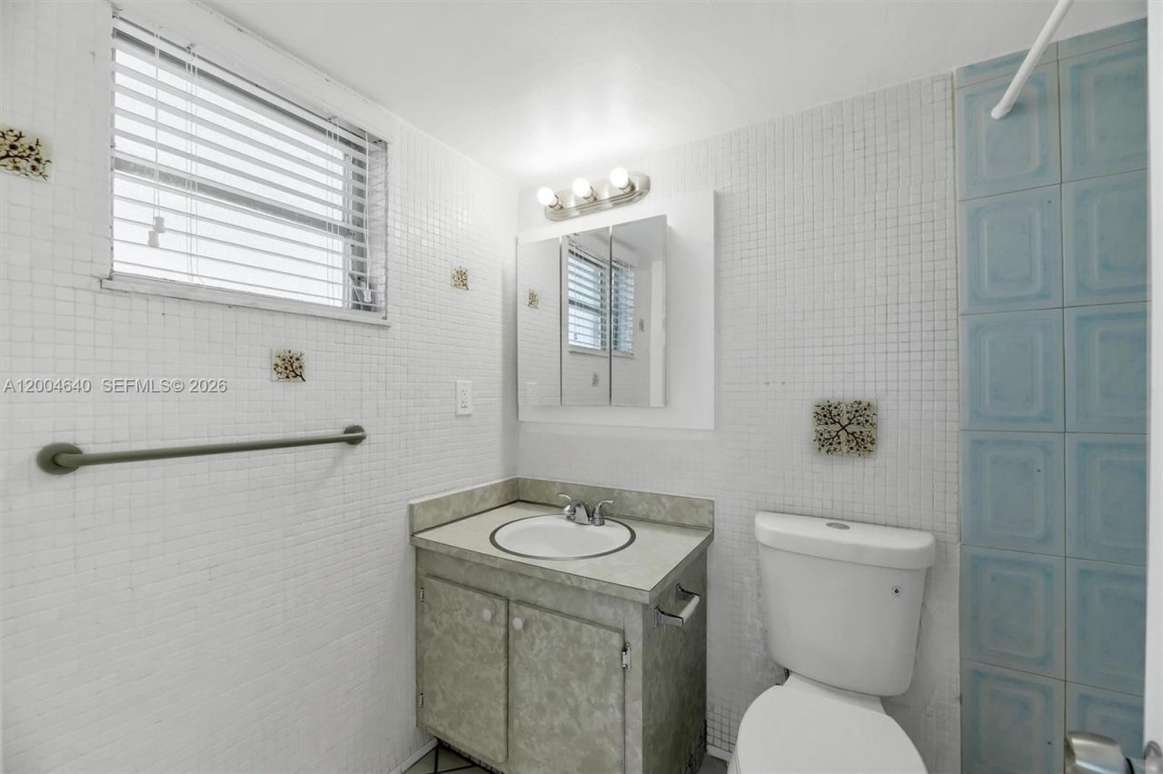 220 SW 9th Ave, Unit 501, Hallandale Beach, FL 33009 Photo