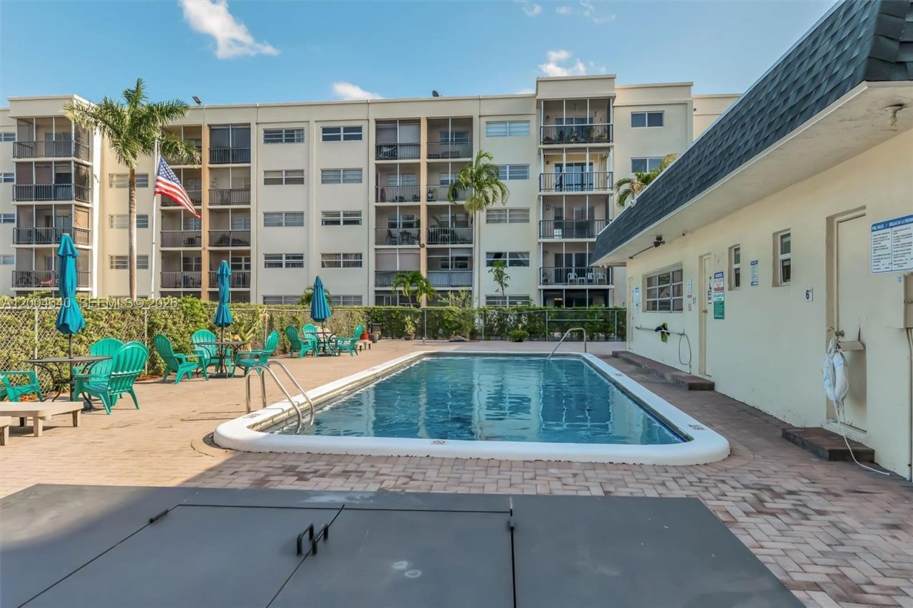 220 SW 9th Ave, Unit 501, Hallandale Beach, FL 33009 Photo