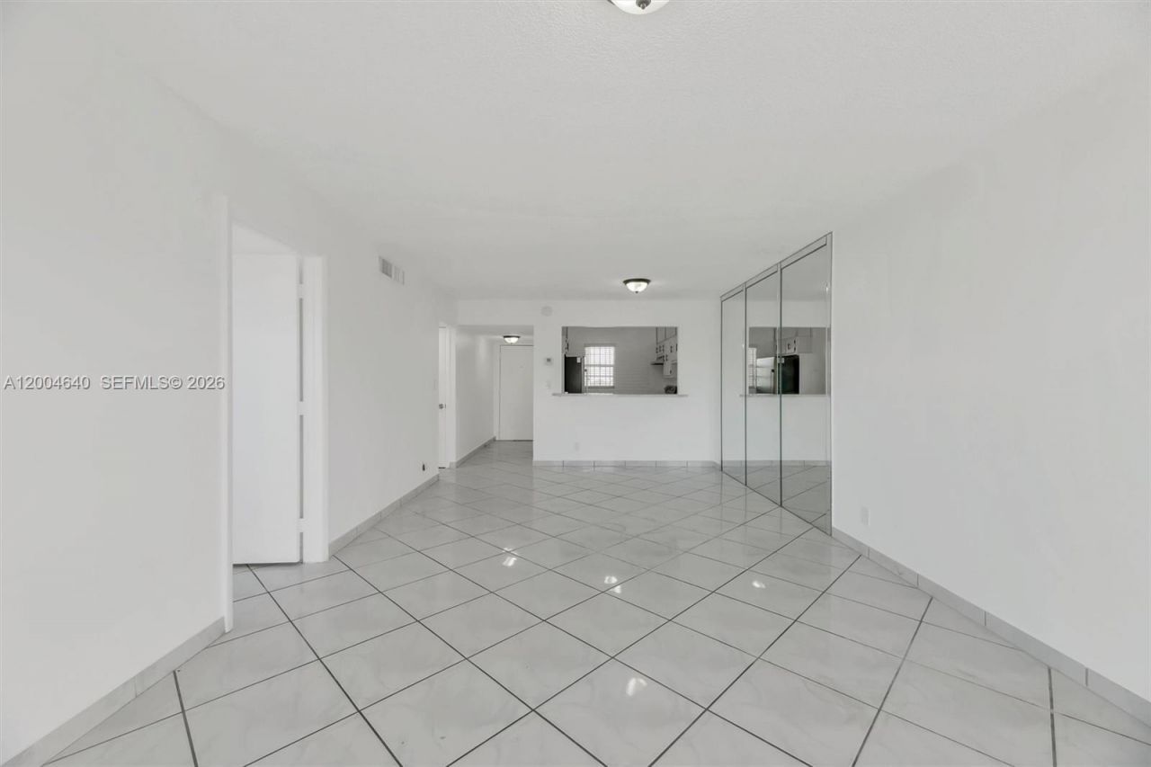 220 SW 9th Ave, Unit 501, Hallandale Beach, FL 33009 Photo