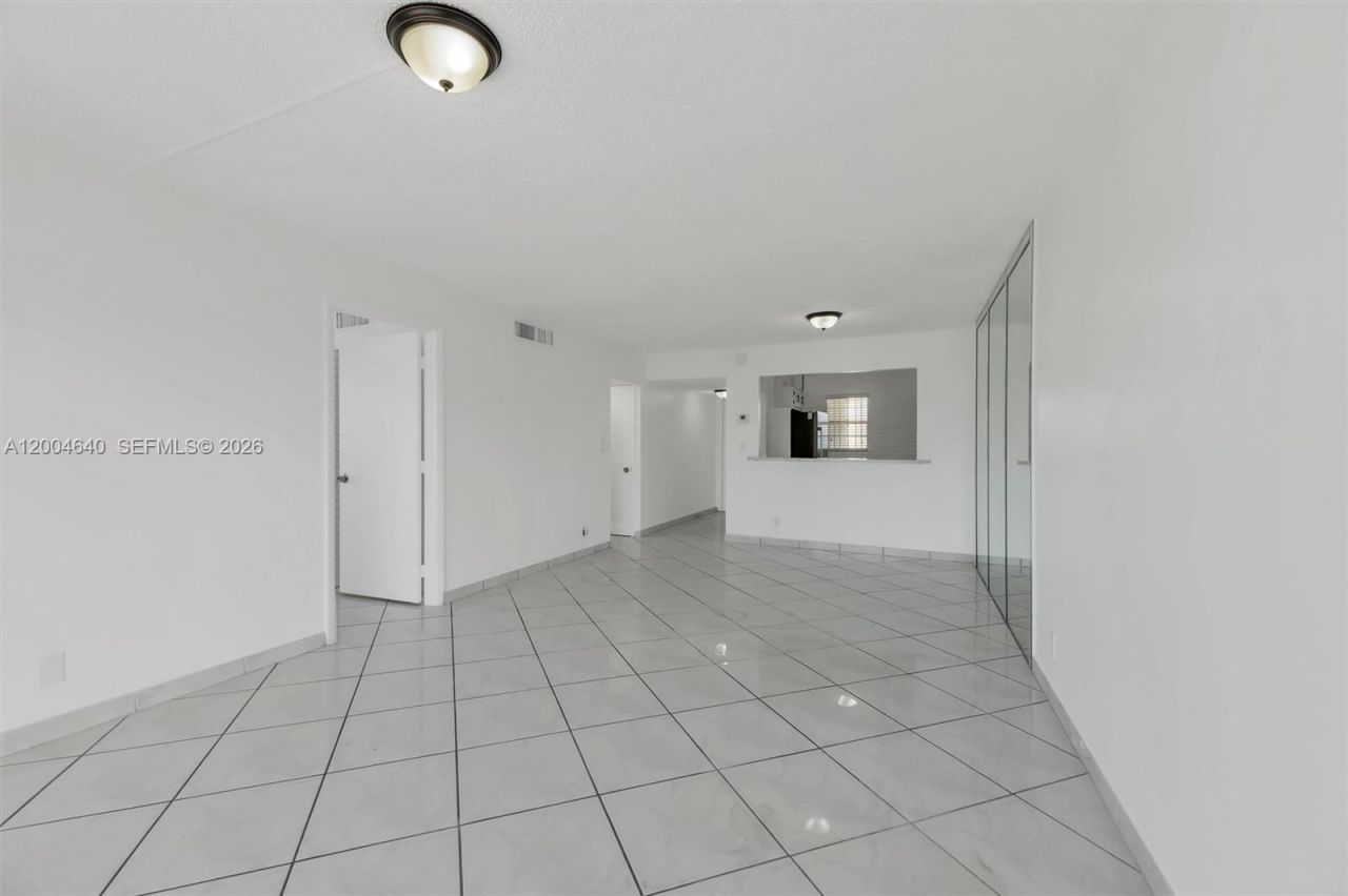 220 SW 9th Ave, Unit 501, Hallandale Beach, FL 33009 Photo