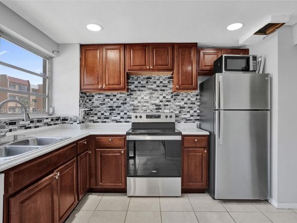 2201 NW 41st Ave, Unit 208, Lauderhill, FL 33313