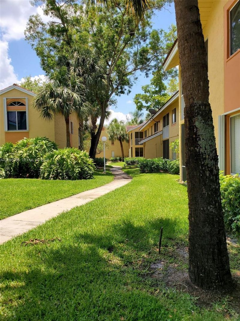 1154 Coral Club Dr , Unit 1154, Coral Springs, FL 33071 Photo