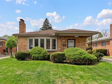 19335 Chapel Street , Detroit, MI 48219