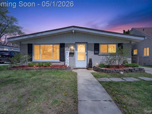 22813 Detour Street, St. Clair Shores, MI 48082