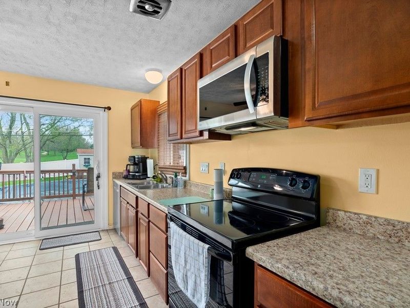 6419 Hollywood Drive, Parma, OH 44129 Photo 12