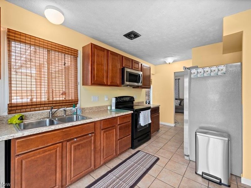 6419 Hollywood Drive, Parma, OH 44129 Photo 14