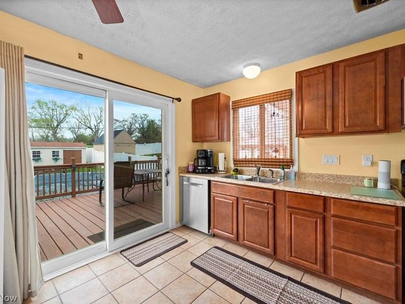 6419 Hollywood Drive, Parma, OH 44129 Photo 15