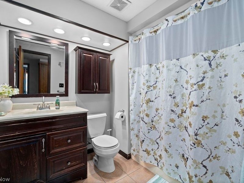 6419 Hollywood Drive, Parma, OH 44129 Photo 25