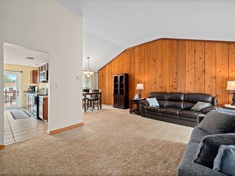 6419 Hollywood Drive, Parma, OH 44129 Photo 4