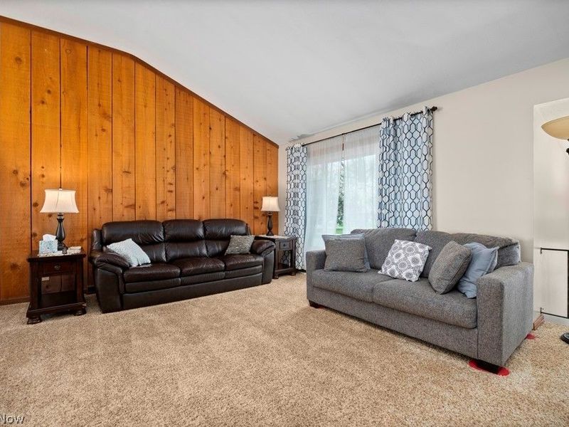 6419 Hollywood Drive, Parma, OH 44129 Photo 5