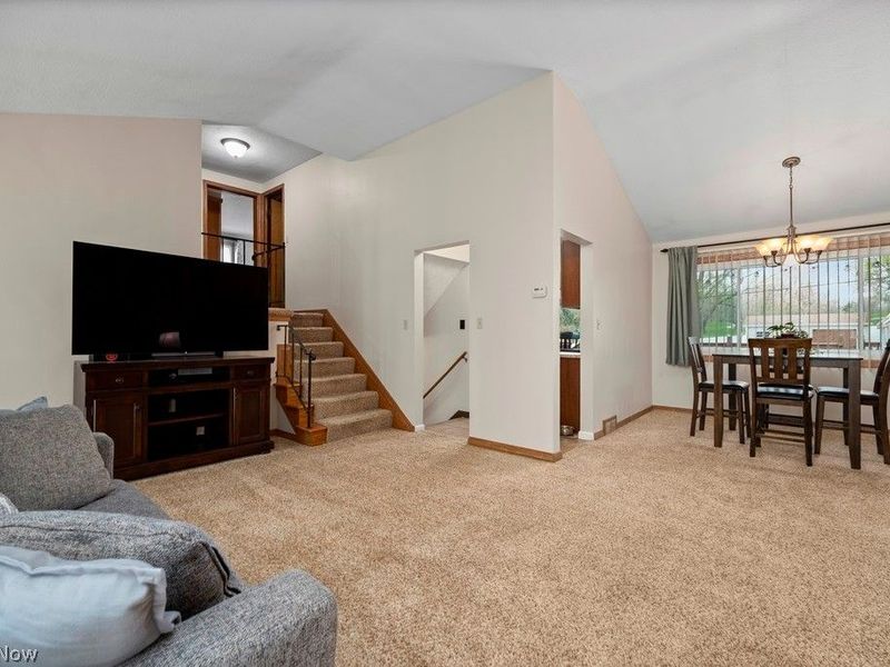 6419 Hollywood Drive, Parma, OH 44129 Photo 6