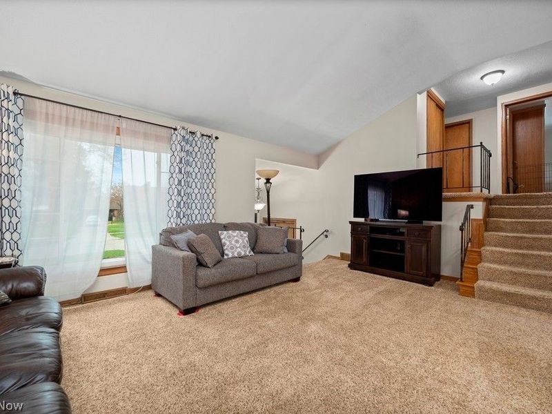 6419 Hollywood Drive, Parma, OH 44129 Photo 7