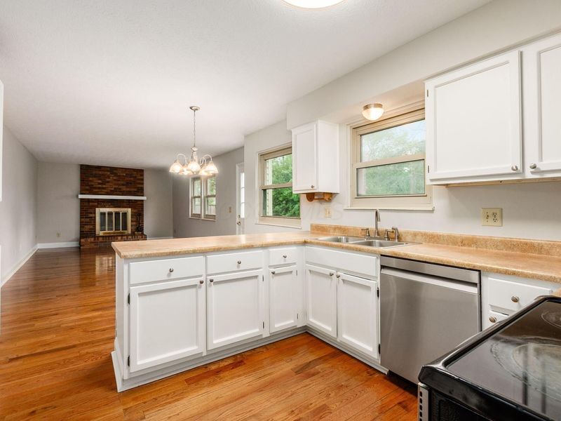 2133 Meadow Hills Court, Columbus, OH 43228 Photo 11