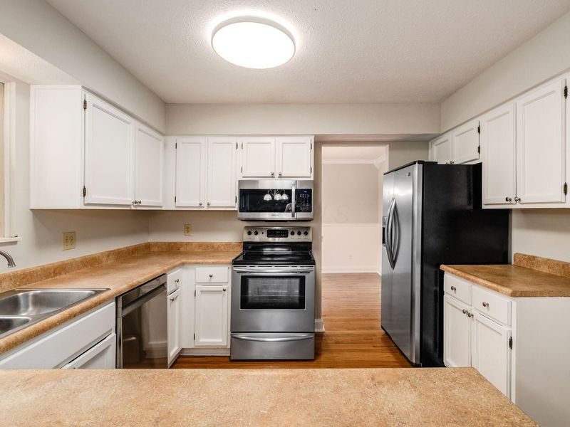 2133 Meadow Hills Court, Columbus, OH 43228 Photo 13