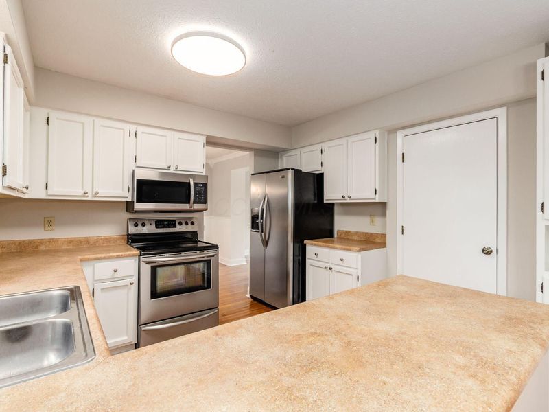 2133 Meadow Hills Court, Columbus, OH 43228 Photo 14